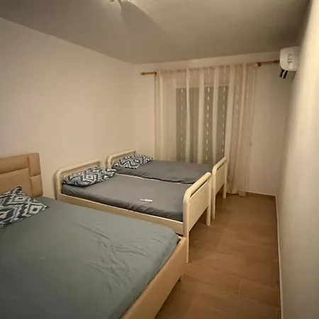 Qeret Apartamento Golem (Tirana)